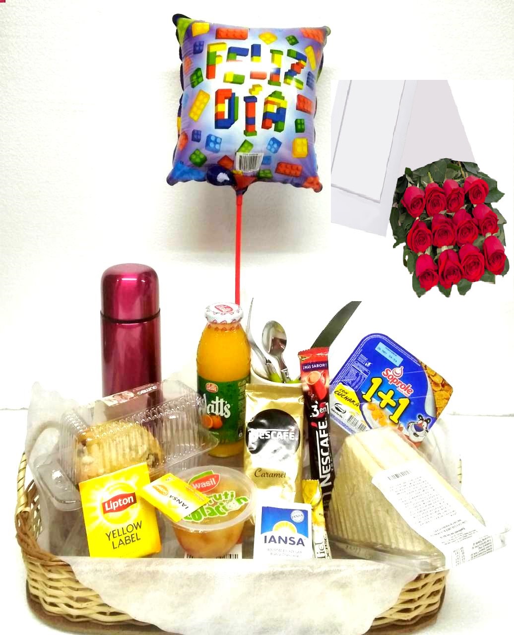 Desayuno Cl�sico m�s Caja de 12 Rosas